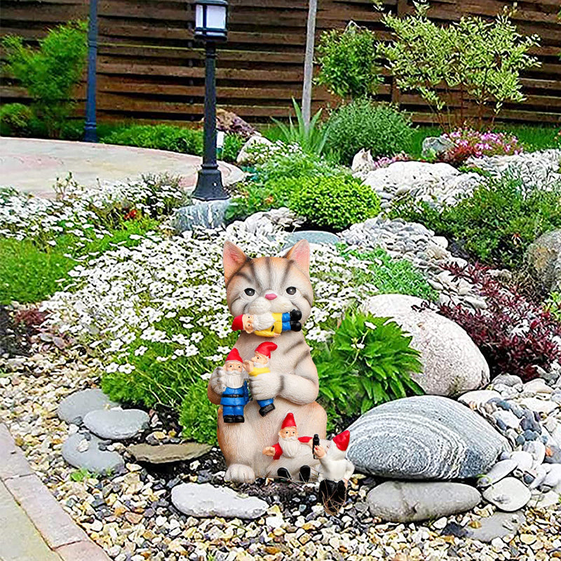 Katze frisst Zwerg Ornament