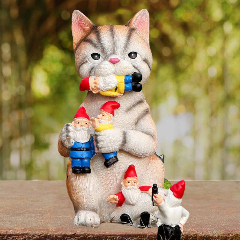 Katze frisst Zwerg Ornament