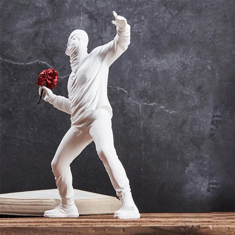 Banksy Flower Rioter Skulptur Ornament für Medienwand-Display