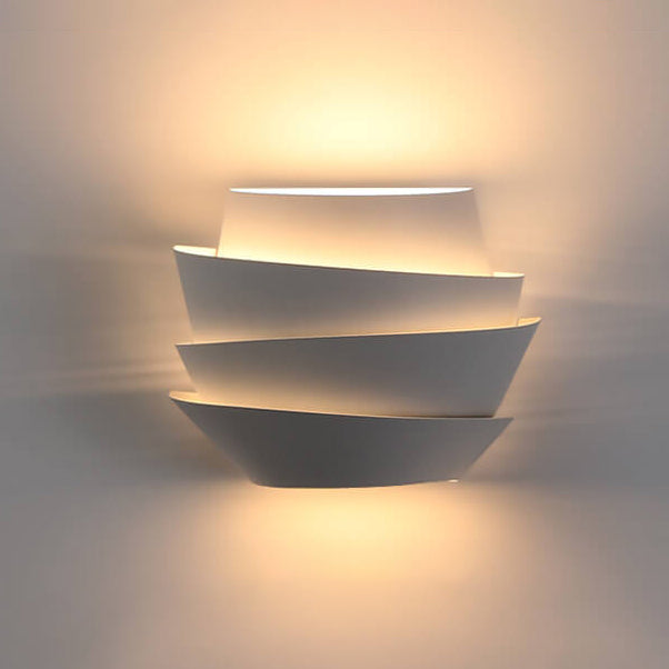 Sandsberg Skandinavische Wandlampe mit Doppelausleuchtung | Modernes Design | Ideal für Wohnzimmer & Schlafzimmer