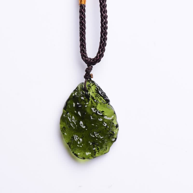 Alina's bezaubernde grüne Moldavit Anhänger Necklace zur Reinigung