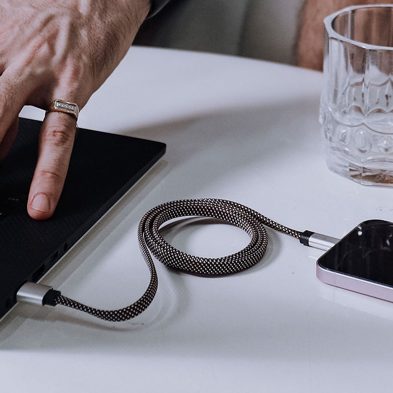 Magnetisch Organisierte Kabel