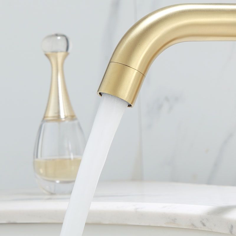 Sandsberg | Deck Mounted Roman Tub Faucet Low Arc Tub Faucet Set in Gold