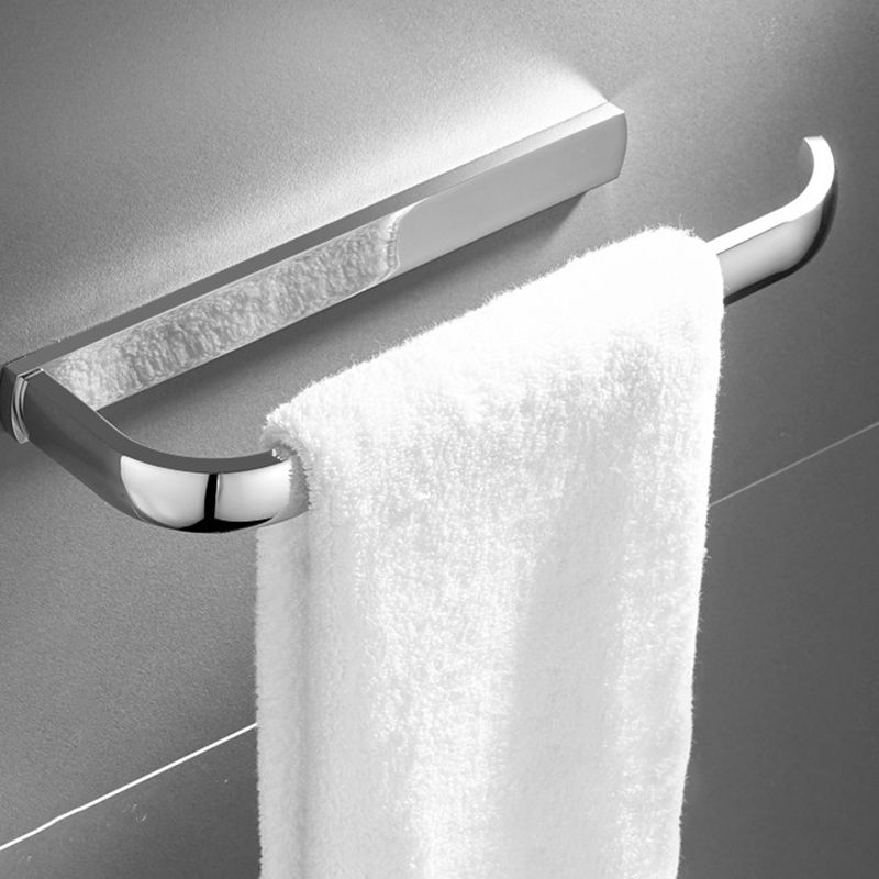 Sandsberg | Zeitgenössisches silbernes Badezimmer-Set mit Badregal und Handtuchstange