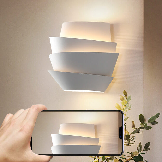 Sandsberg Skandinavische Wandlampe mit Doppelausleuchtung | Modernes Design | Ideal für Wohnzimmer & Schlafzimmer