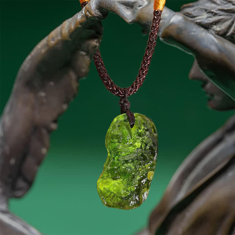 Alina's bezaubernde grüne Moldavit Anhänger Necklace zur Reinigung