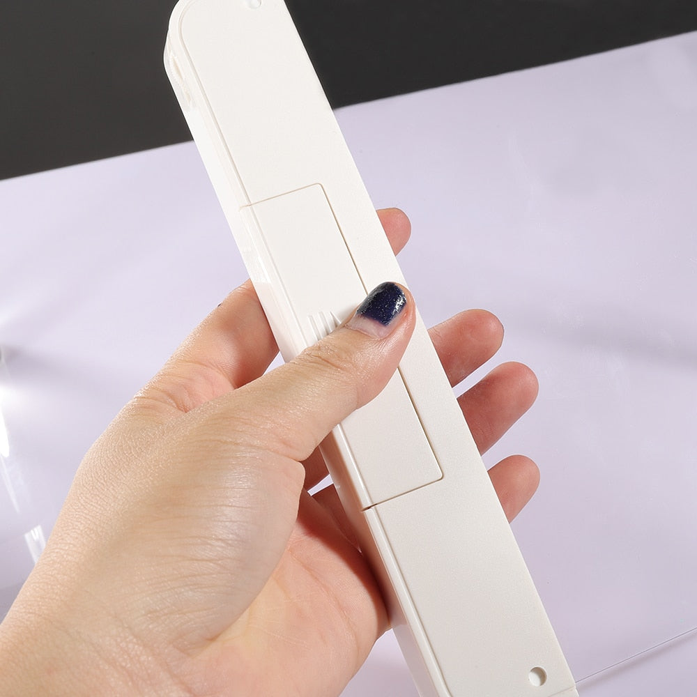 Leselampe aus Plexiglas mit LED und Lesezeichen
