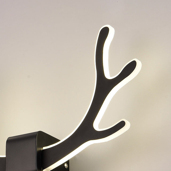 Zeitgenössische kreative Geweih-Eisen-Acryl-LED-Wandlampe für das Schlafzimmer