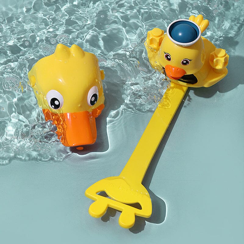 Süße kleine gelbe Ente und Hahnverlängerung