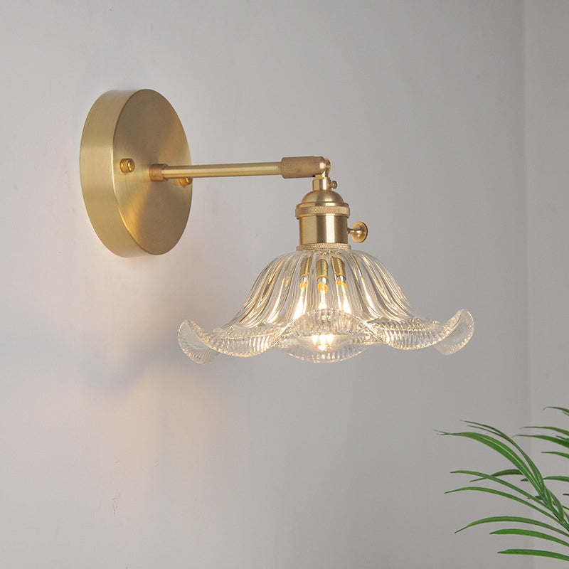 Eisen Messing-Finish Wandleselampe Schwenkarm 1-Licht Industrielle Wandmontierte Lampe mit Blüte/Schale Klarglas-Schirm
