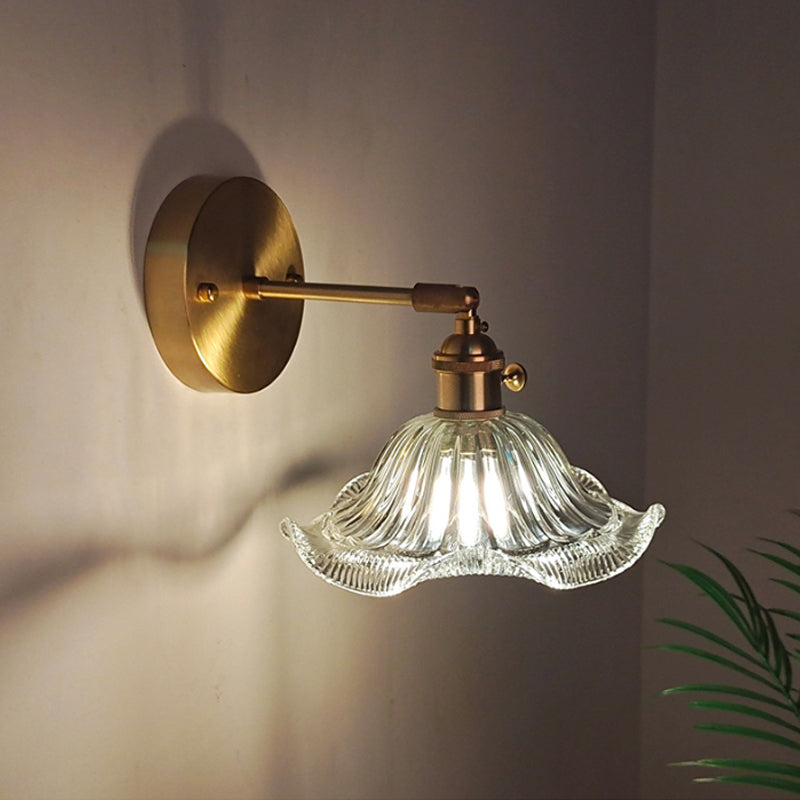 Eisen Messing-Finish Wandleselampe Schwenkarm 1-Licht Industrielle Wandmontierte Lampe mit Blüte/Schale Klarglas-Schirm