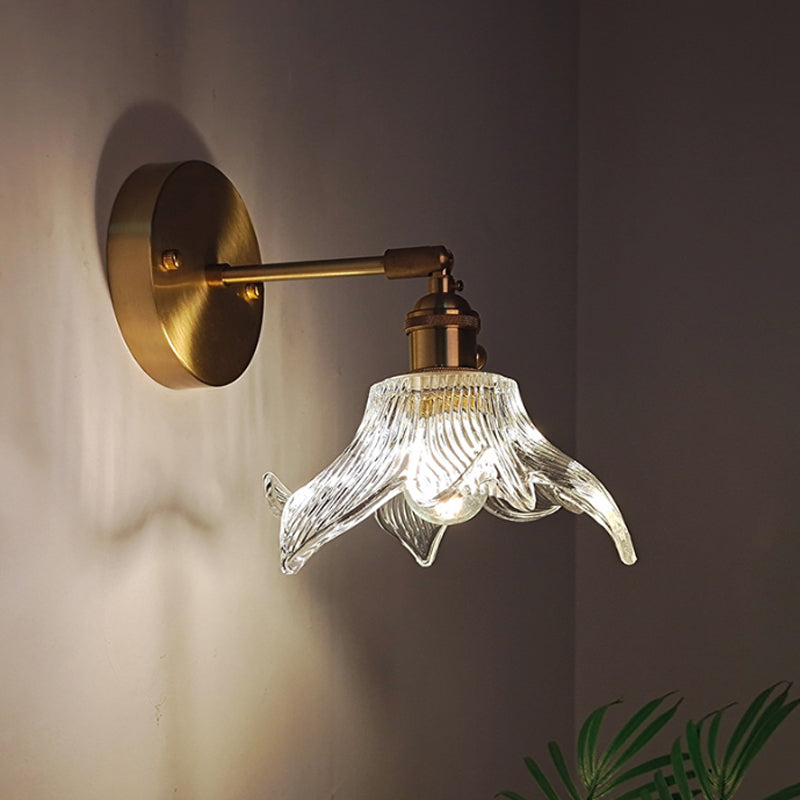 Eisen Messing-Finish Wandleselampe Schwenkarm 1-Licht Industrielle Wandmontierte Lampe mit Blüte/Schale Klarglas-Schirm