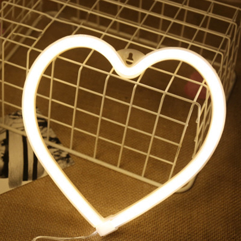 Herzförmige Kunststoff Nachttischbeleuchtung Cartoon Stil LED Weiß Wandlampe mit UDB Stecker-Kabel