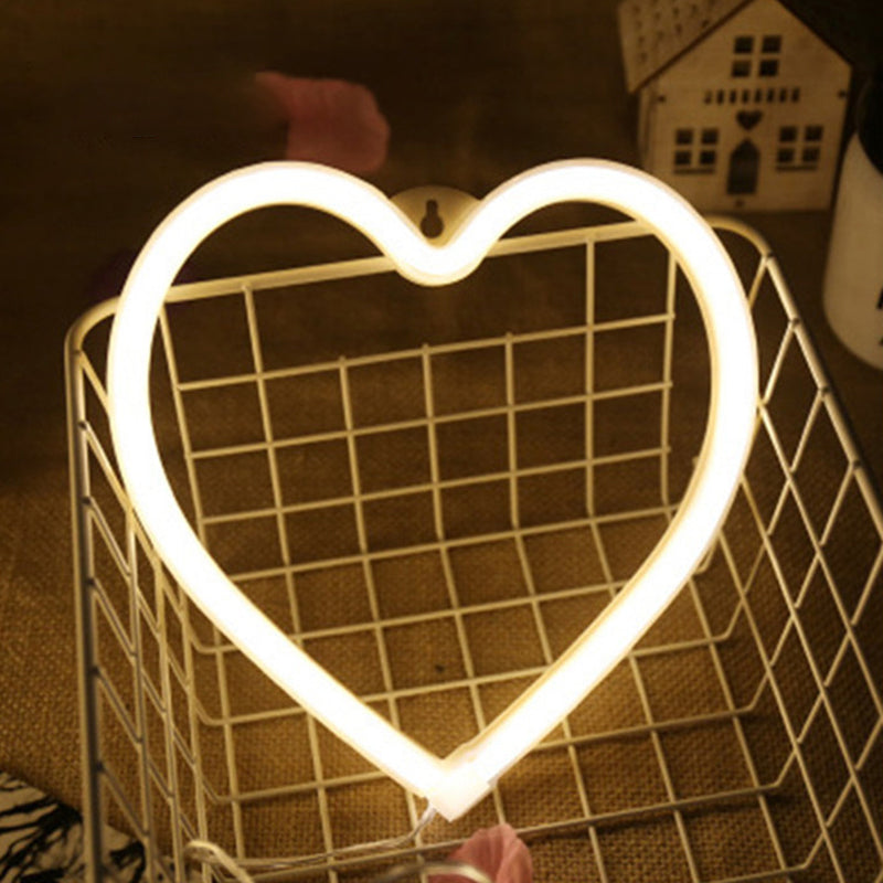 Herzförmige Kunststoff Nachttischbeleuchtung Cartoon Stil LED Weiß Wandlampe mit UDB Stecker-Kabel