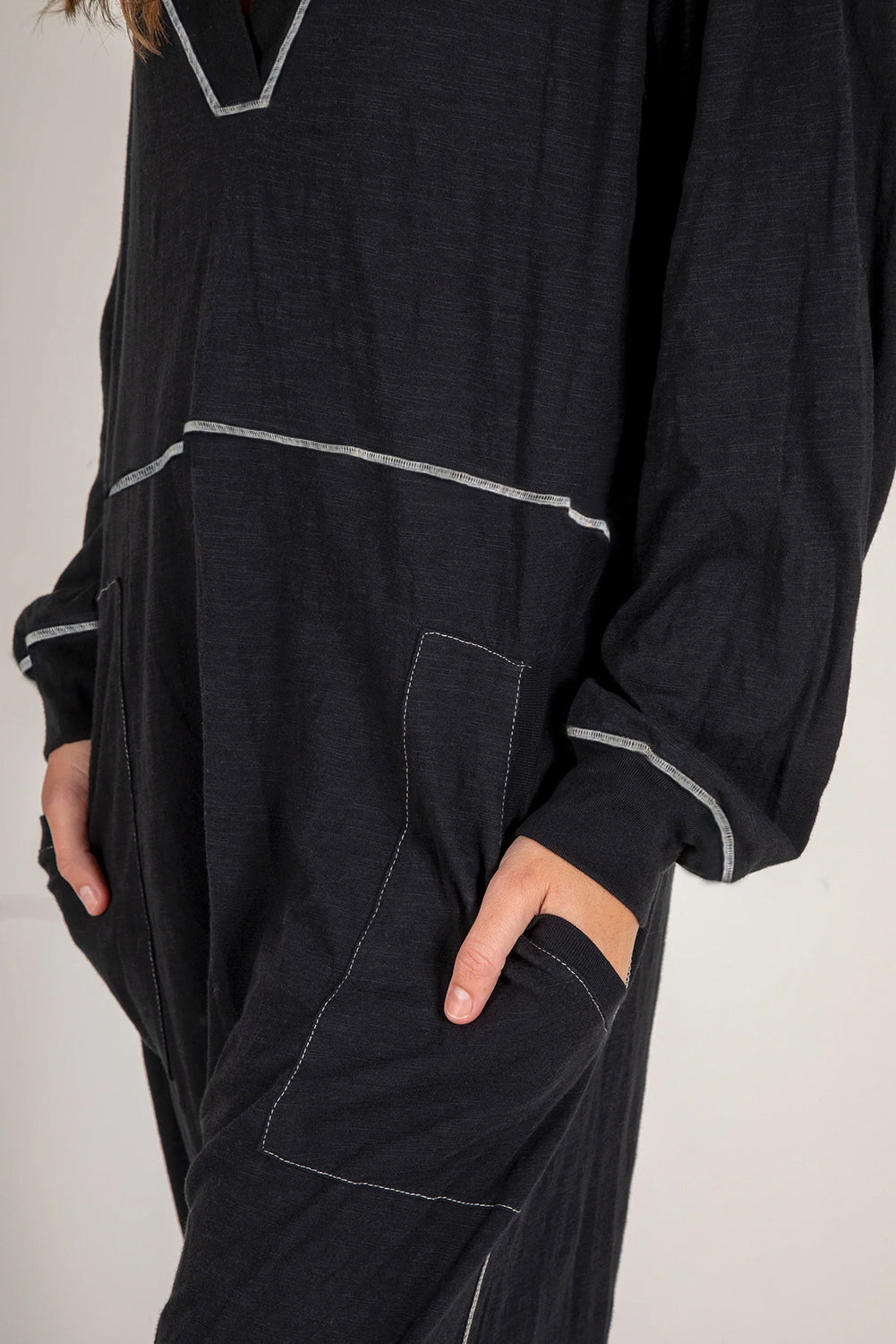 Schwarzer Exponierter Naht Übergroßer Drop Waist Jumpsuit