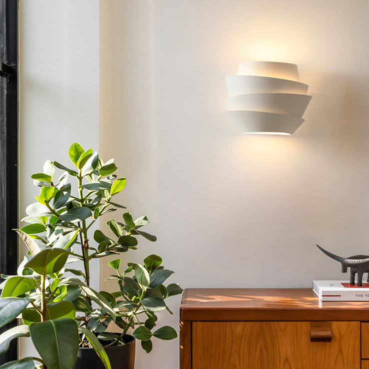 Sandsberg Skandinavische Wandlampe mit Doppelausleuchtung | Modernes Design | Ideal für Wohnzimmer & Schlafzimmer