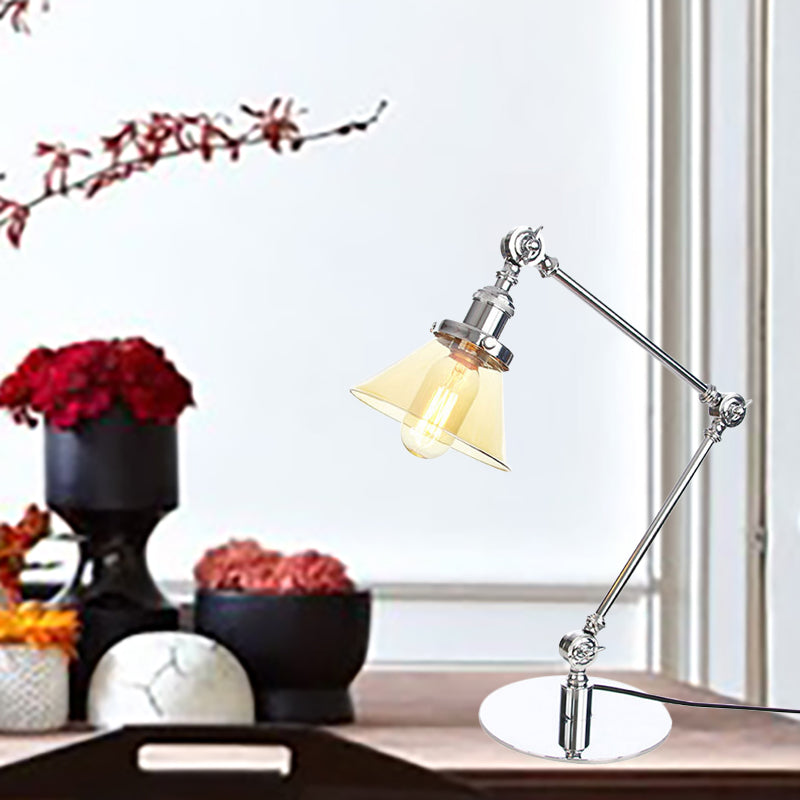 Industrieller Stil konische Tischlampe Amber/Klares Glas und Metall 1 Licht Schlafzimmer Tischlampe mit verstellbarem Arm in Schwarz/Messing