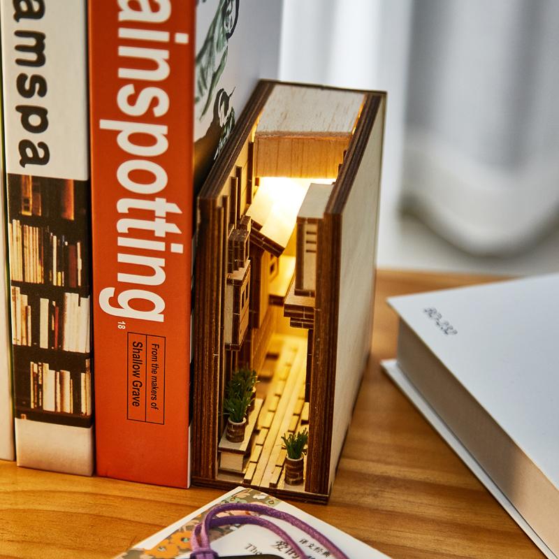 Straßen- und Gassenstil Buchstütze