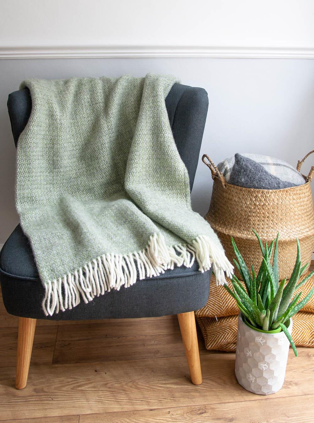 Illusion Pure New Wool Throw - Salbeigrün/Grau