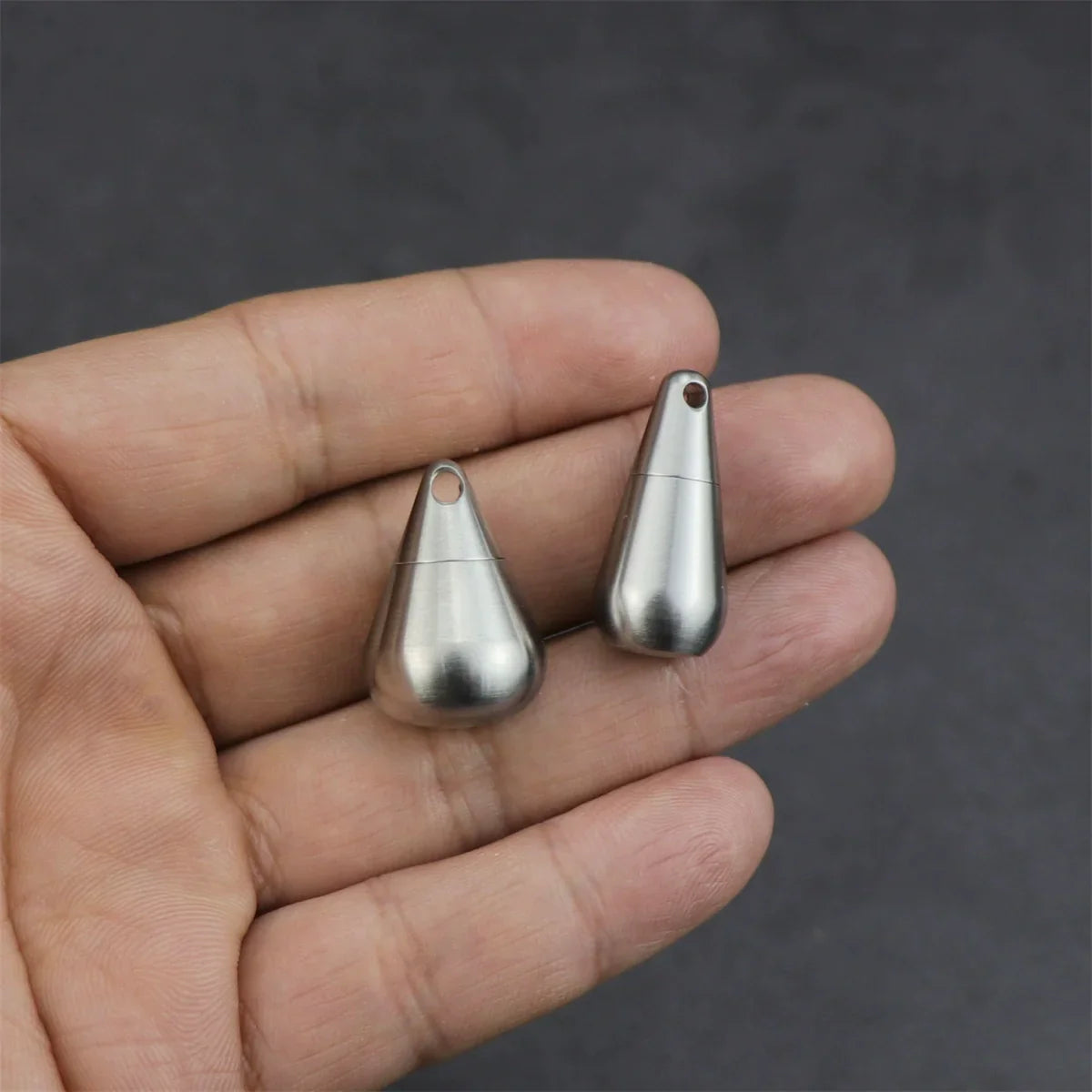 Sandsberg | Titan Tropfen Mini Pillendose - Wasserdichtes Reiseetui