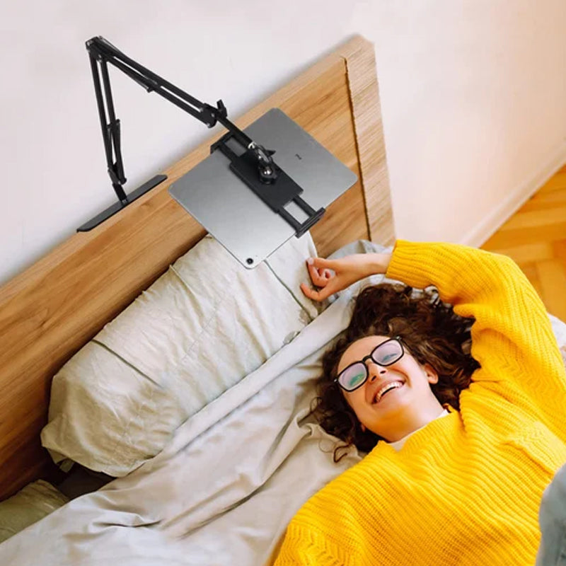 Versteckter Telefon-/Tablethalter am Bett