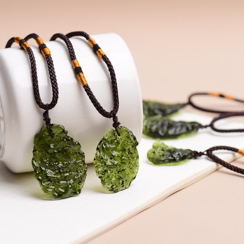 Alina's bezaubernde grüne Moldavit Anhänger Necklace zur Reinigung