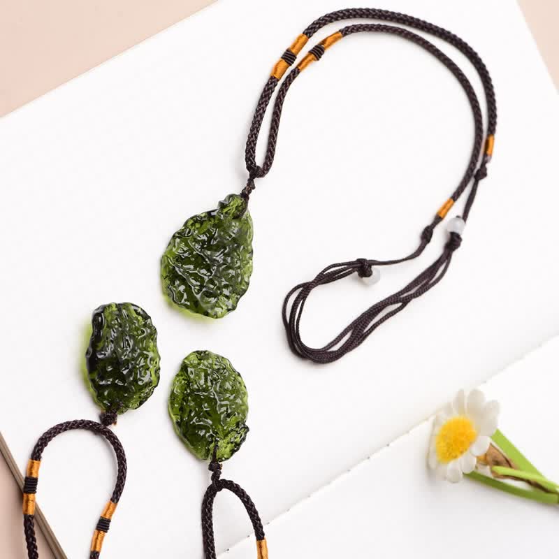 Alina's bezaubernde grüne Moldavit Anhänger Necklace zur Reinigung