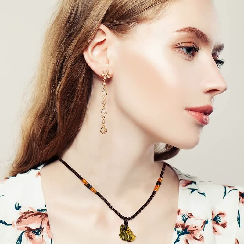 Alina's bezaubernde grüne Moldavit Anhänger Necklace zur Reinigung