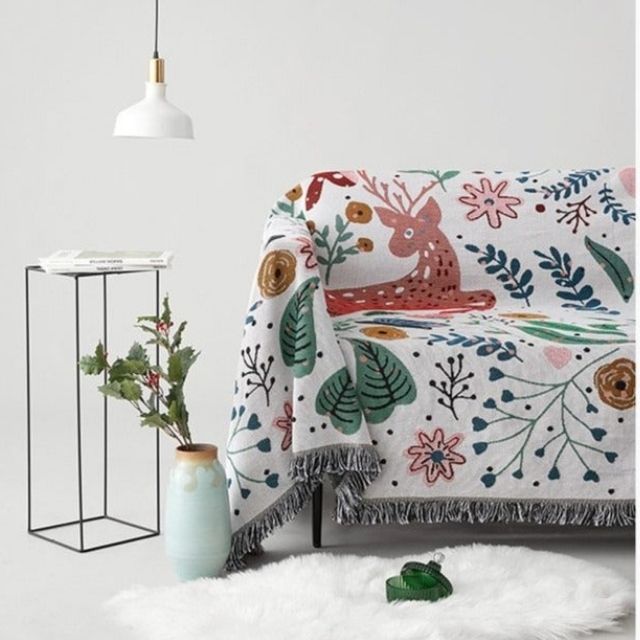 Kuscheldecke mit Fransen im Zauberwald-Design