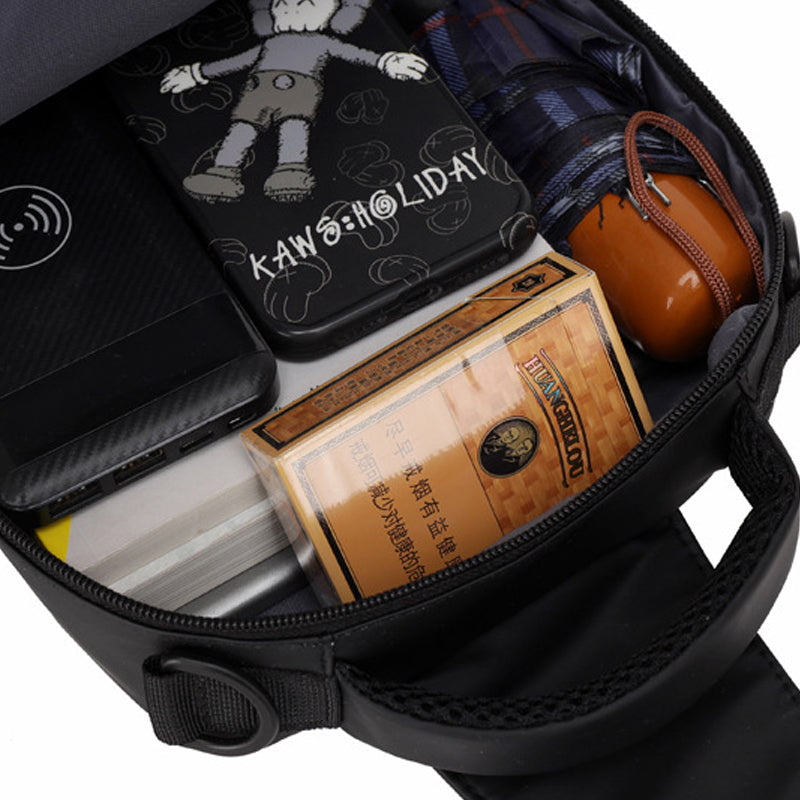 Vielseitig einsetzbare Brusttasche mit Ladeanschluss