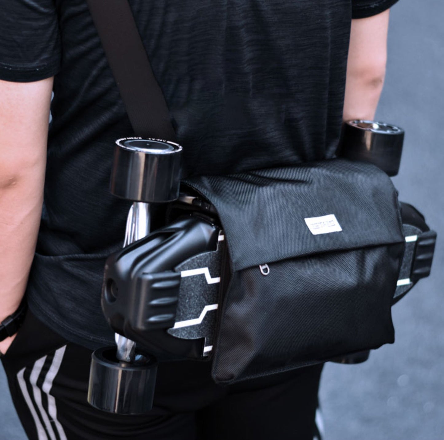 Sandsberg | 2-in-1 Rucksack zum Tragen des kompletten Longboards, Skateboards oder Surf Skates, mit großer Kapazität, verstellbarem Riemen, stressabbauendem ergonomischem Design