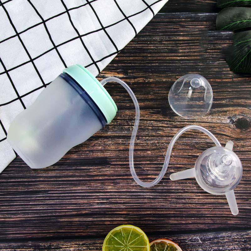 Selbstfütternde Flasche mit Rohr