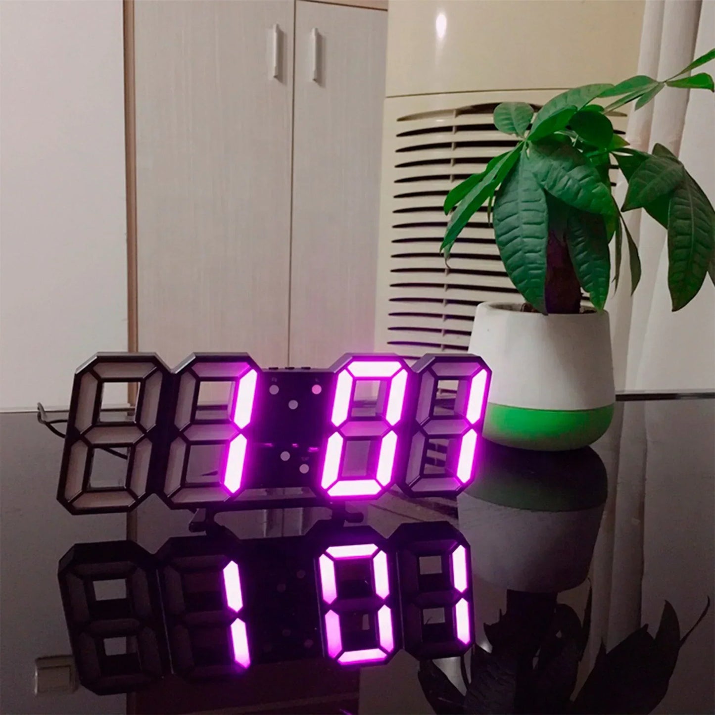 Sandsberg 3D LED Wanduhr | Moderne Digitale Uhr | Dimmbares LED Licht | Stilvolle Wanddeko