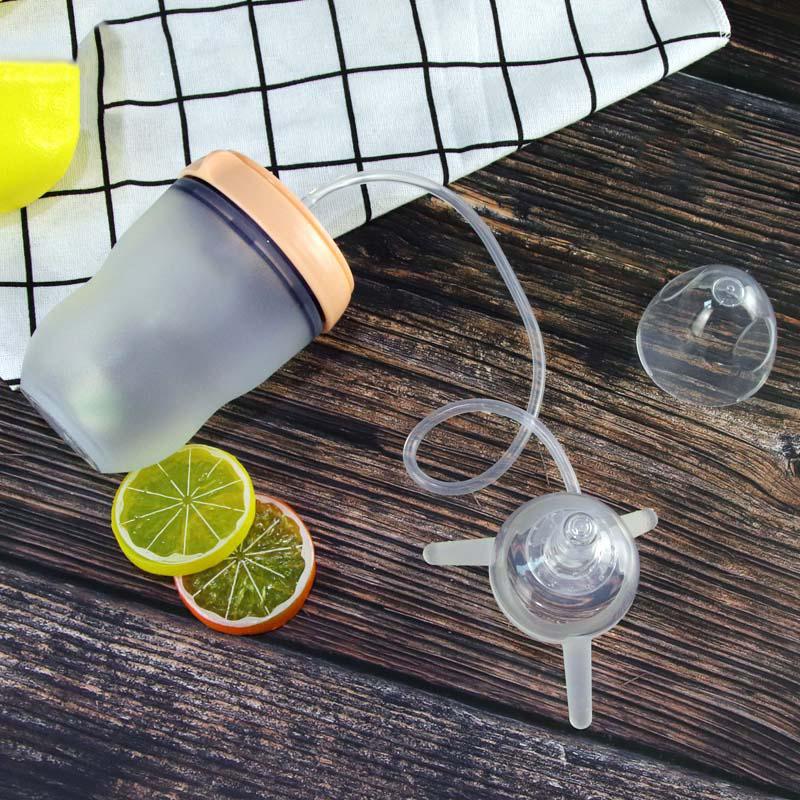 Selbstfütternde Flasche mit Rohr