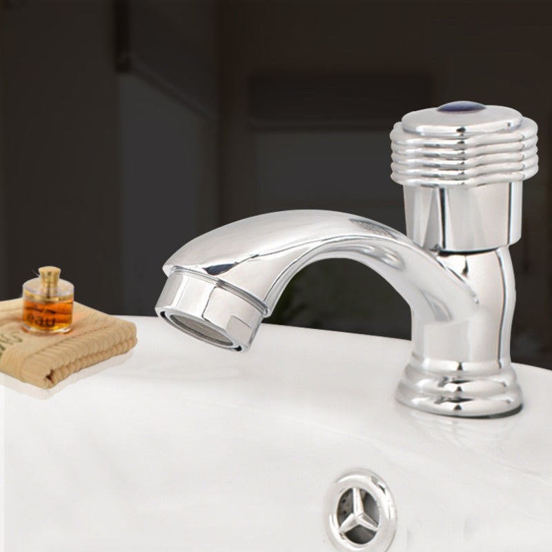 Sandsberg | Zeitgenössischer Wasserhahn Knopf Griff Niedriger Bogen Zink Wasserhahn in Silber