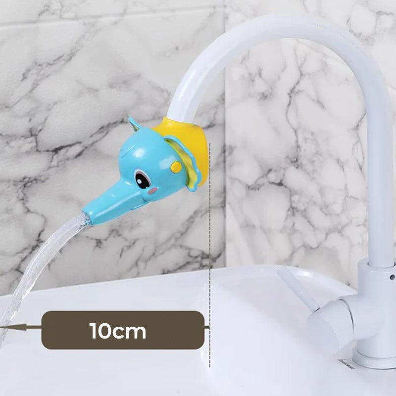 Süße kleine gelbe Ente und Hahnverlängerung