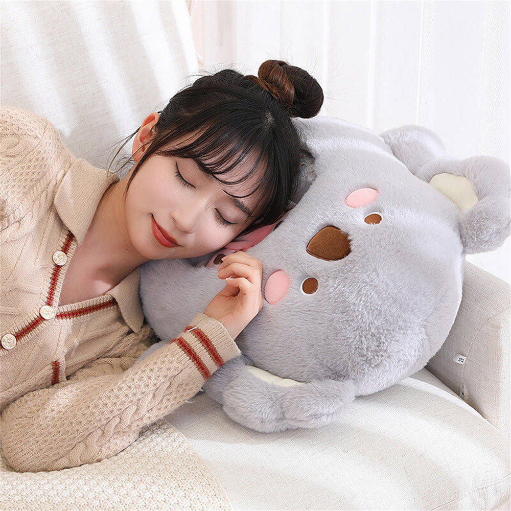 Eine Tasche mit Kawaii Koala Wurfkissen Plüschspielzeugen Stoffpuppe