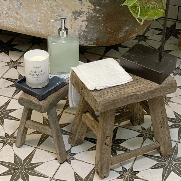 Authentischer FOUND Holz Hocker Riser