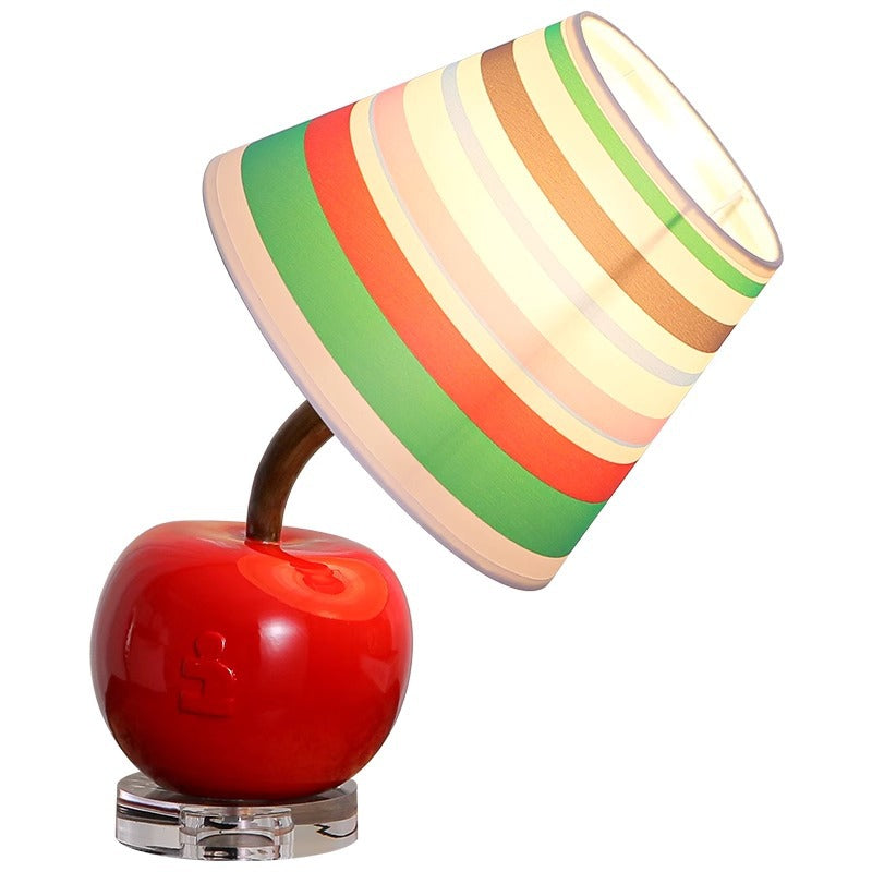 Zeitgenössische kreative geneigte Harz-Apfel-Stoffschirm 1-Lampen-Tischlampe für das Schlafzimmer
