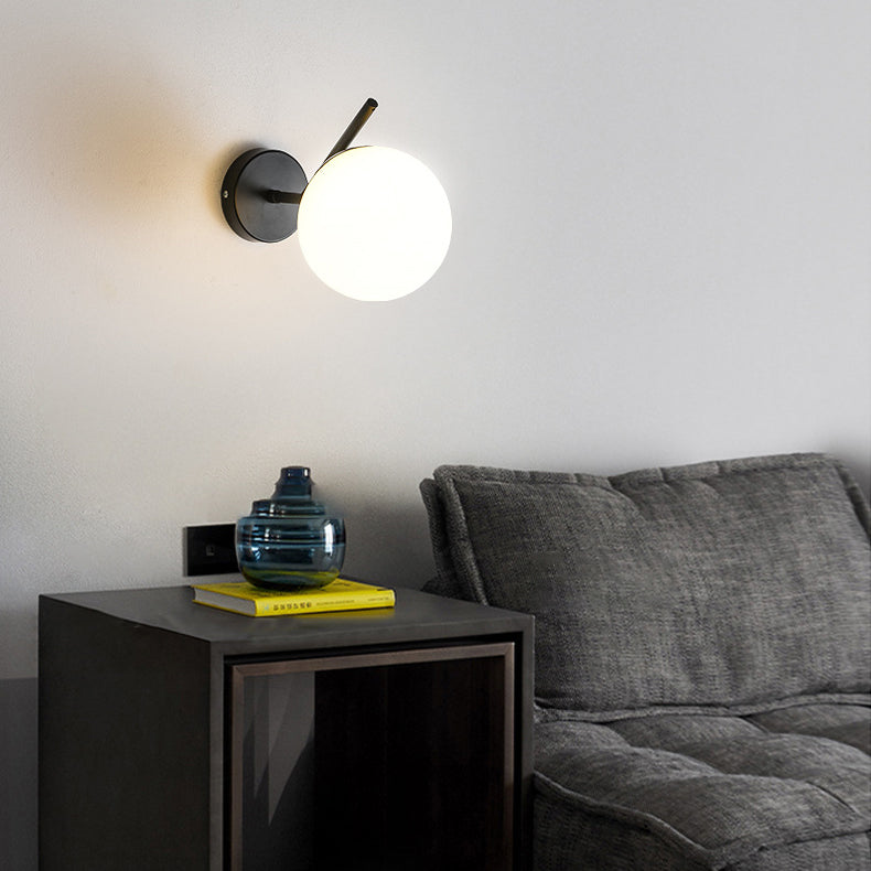 Zeitgenössische kreative runde Kugel Wasser gemustertes Glas Eisen 1-Lampe Wandstrahler für das Wohnzimmer