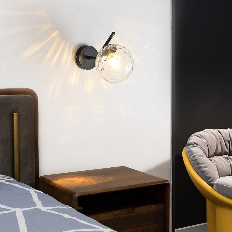 Zeitgenössische kreative runde Kugel Wasser gemustertes Glas Eisen 1-Lampe Wandstrahler für das Wohnzimmer