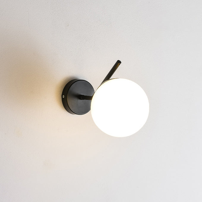 Zeitgenössische kreative runde Kugel Wasser gemustertes Glas Eisen 1-Lampe Wandstrahler für das Wohnzimmer