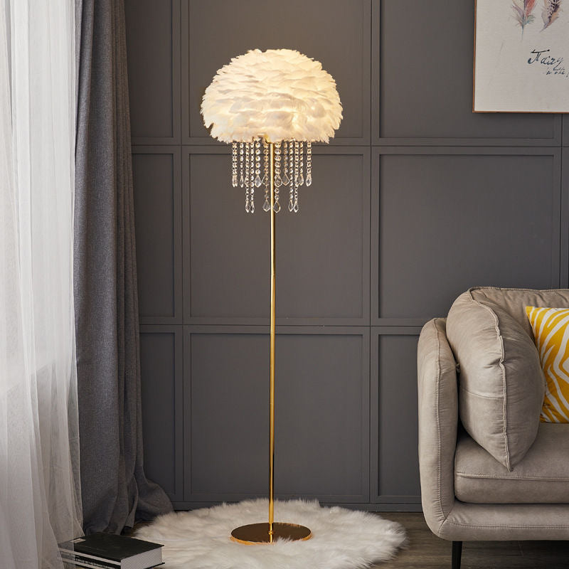 Zeitgenössische nordische Eisenfeder Kristall oval 1-Licht Stehlampe für das Wohnzimmer