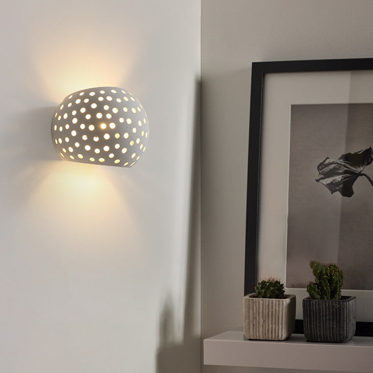 Zeitgenössische kreative Gipskugel hohl 1-Licht Wand sconce Lampe für Nachttisch