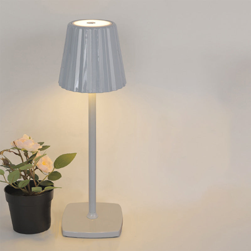 Zeitgenössische skandinavische wiederaufladbare Eisen Acryl Falten Zylinder LED Tischlampe Nachtlicht für Schlafzimmer