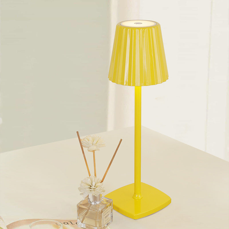 Zeitgenössische skandinavische wiederaufladbare Eisen Acryl Falten Zylinder LED Tischlampe Nachtlicht für Schlafzimmer