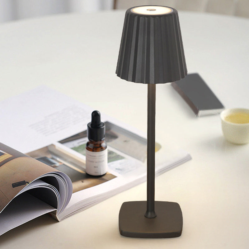Zeitgenössische skandinavische wiederaufladbare Eisen Acryl Falten Zylinder LED Tischlampe Nachtlicht für Schlafzimmer