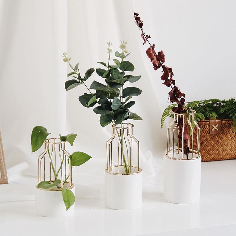 Sandsberg Eisen-Keramik Design Vase | Modernes Gittermuster | Elegante Dekoration | Für Wohnzimmer & Büro