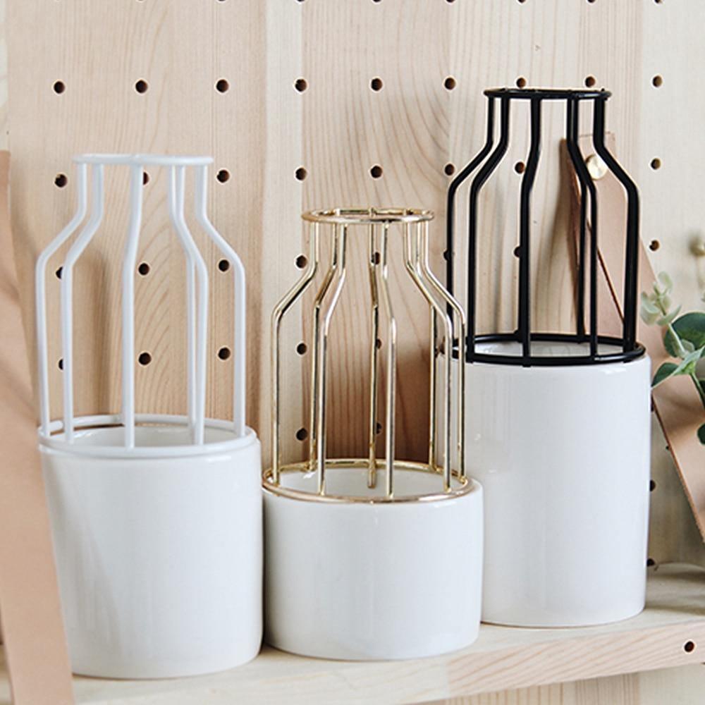 Sandsberg Eisen-Keramik Design Vase | Modernes Gittermuster | Elegante Dekoration | Für Wohnzimmer & Büro
