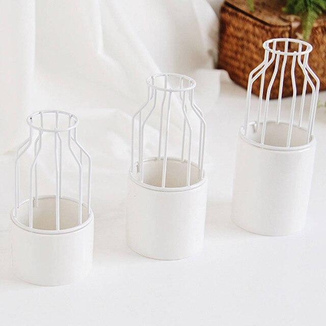 Sandsberg Eisen-Keramik Design Vase | Modernes Gittermuster | Elegante Dekoration | Für Wohnzimmer & Büro